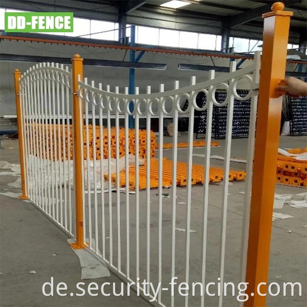 Dekorative Welle gekrümmte, quadratisch mit Spitze beschichtete Guss Aluminium -Panelzaun für städtische Arbeiten Road Fußgängerbarriere